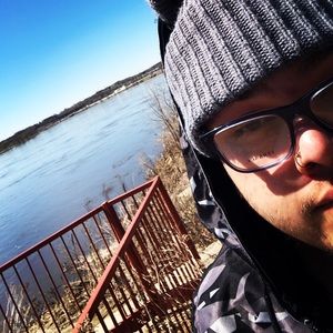 Meet your Posher, Simon